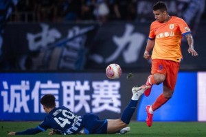 开云体育官方网站下载-【中超】达兰进球无效伊万现场观赛 泰山0比0平三镇