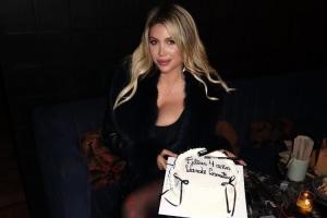 开云体育官方下载-是谁？旺达：我正和一位踢世俱杯的男孩聊天 单身让我害怕上瘾