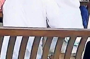 开云体育官方网站下载-真吃瓜？太阳报记者拍到阿里在酒吧亲吻瓜帅闺女